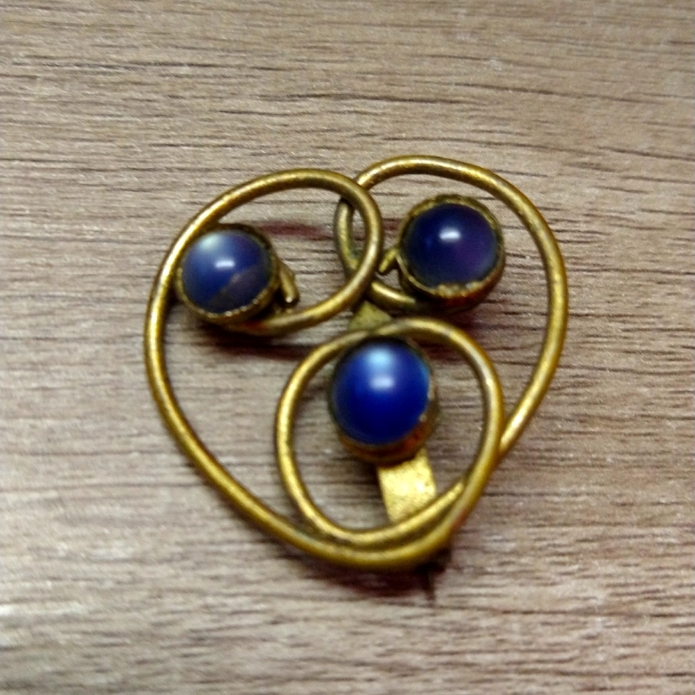 Vintage 3 Blue Stones on Goldtone Brooch